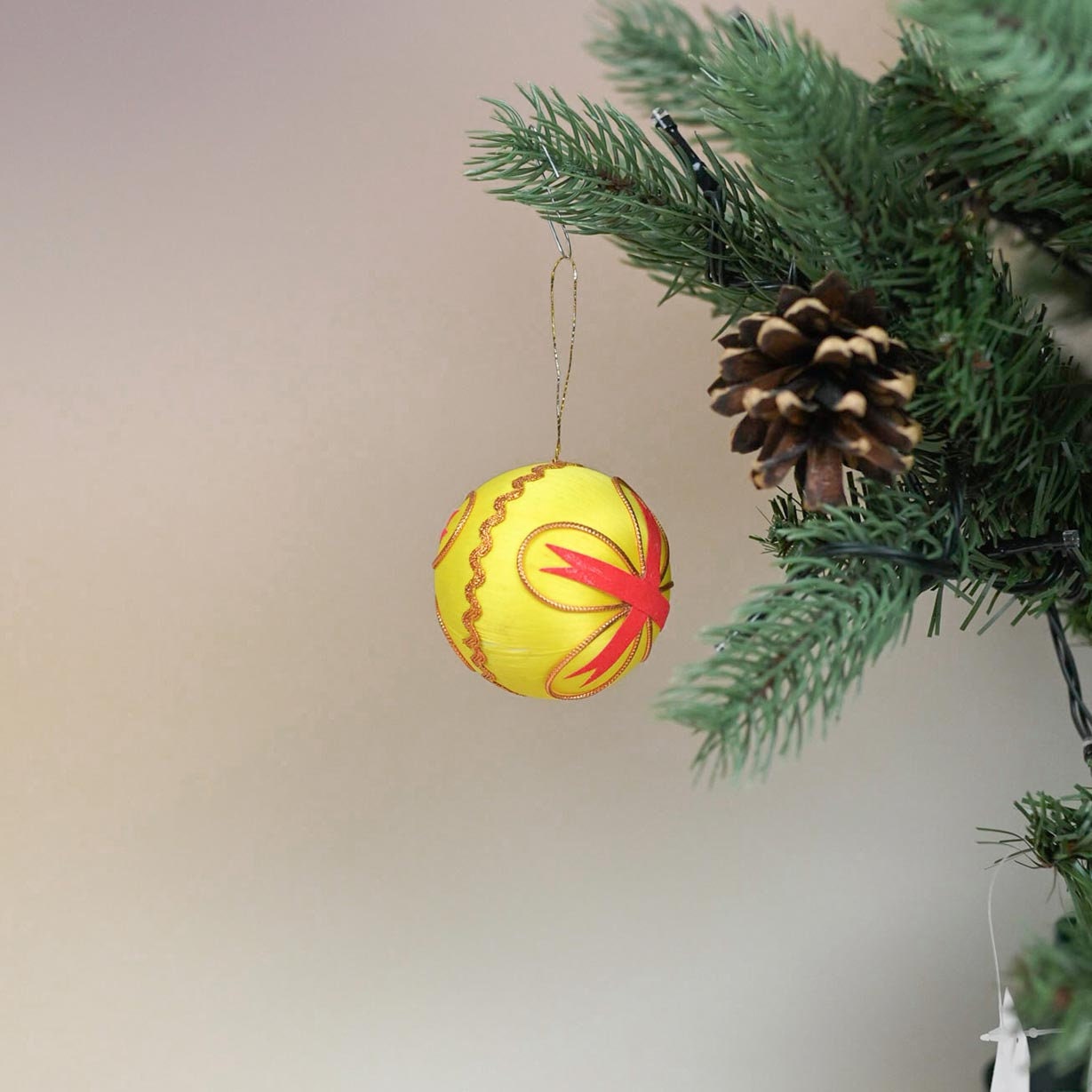 Seventies, Red & Yellow Bauble, Set of 1