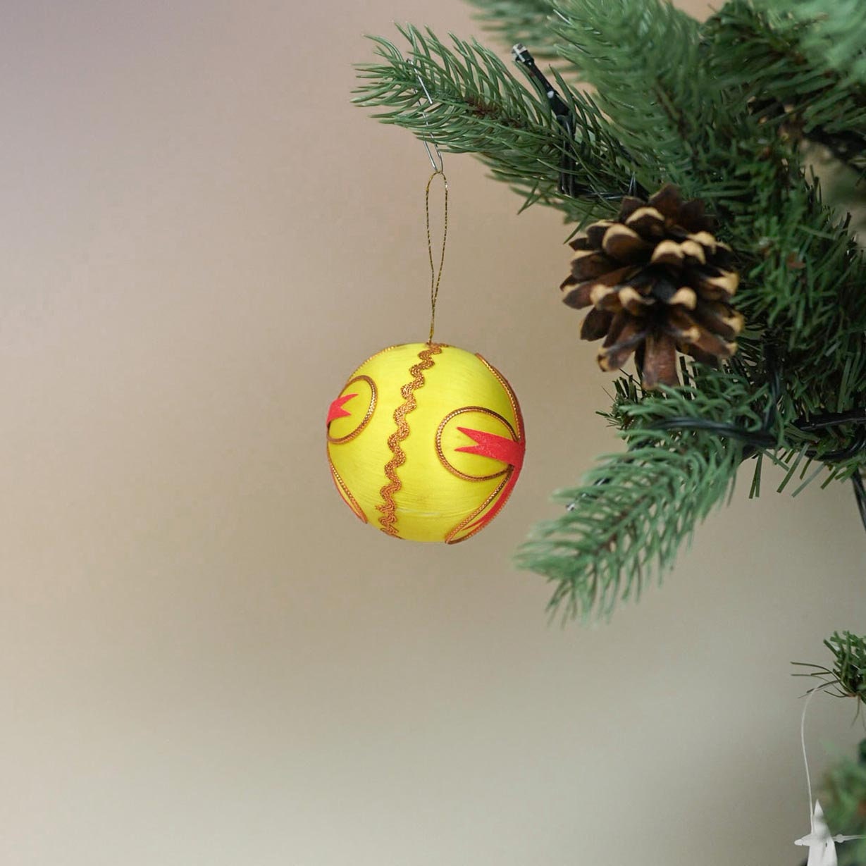 Seventies, Red & Yellow Bauble, Set of 1