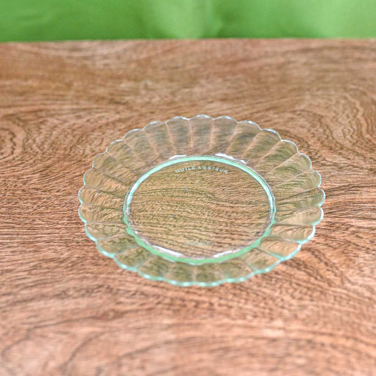 Scalloped Marguerite Plates, Set of 8