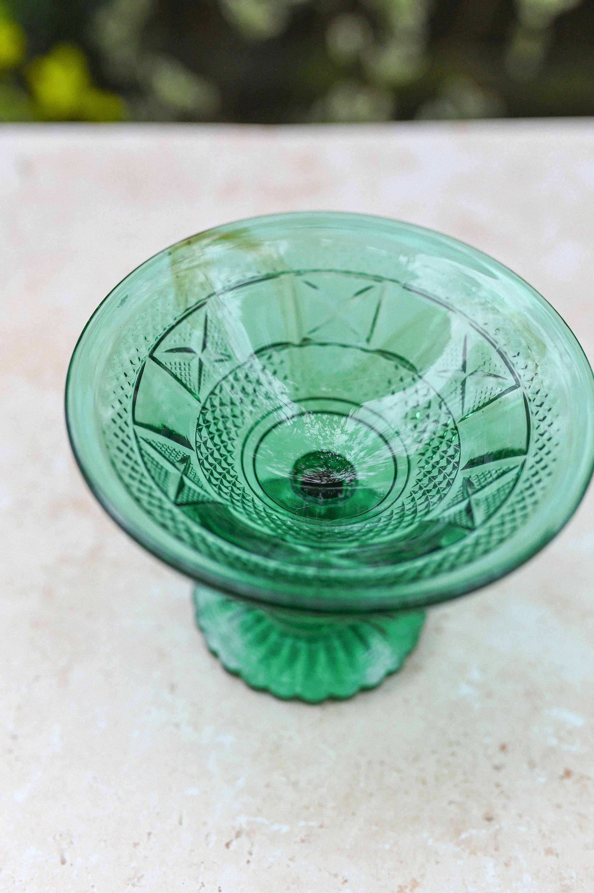 Pedestal Green Dish