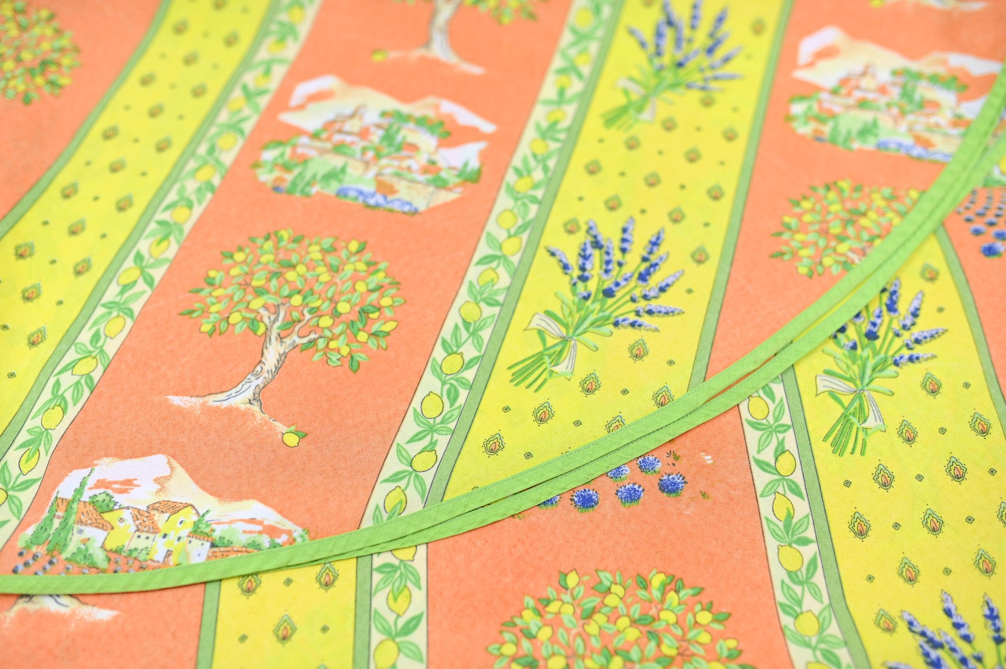 Vintage Provençal Tablecloth, Lemon & Lavender Pattern