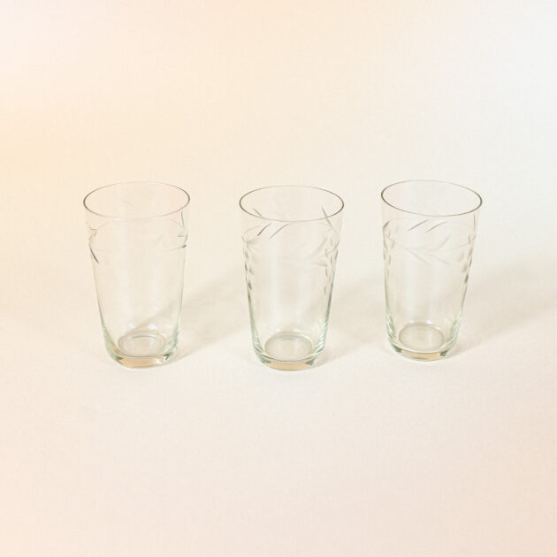 Engraved tumblers with grappes